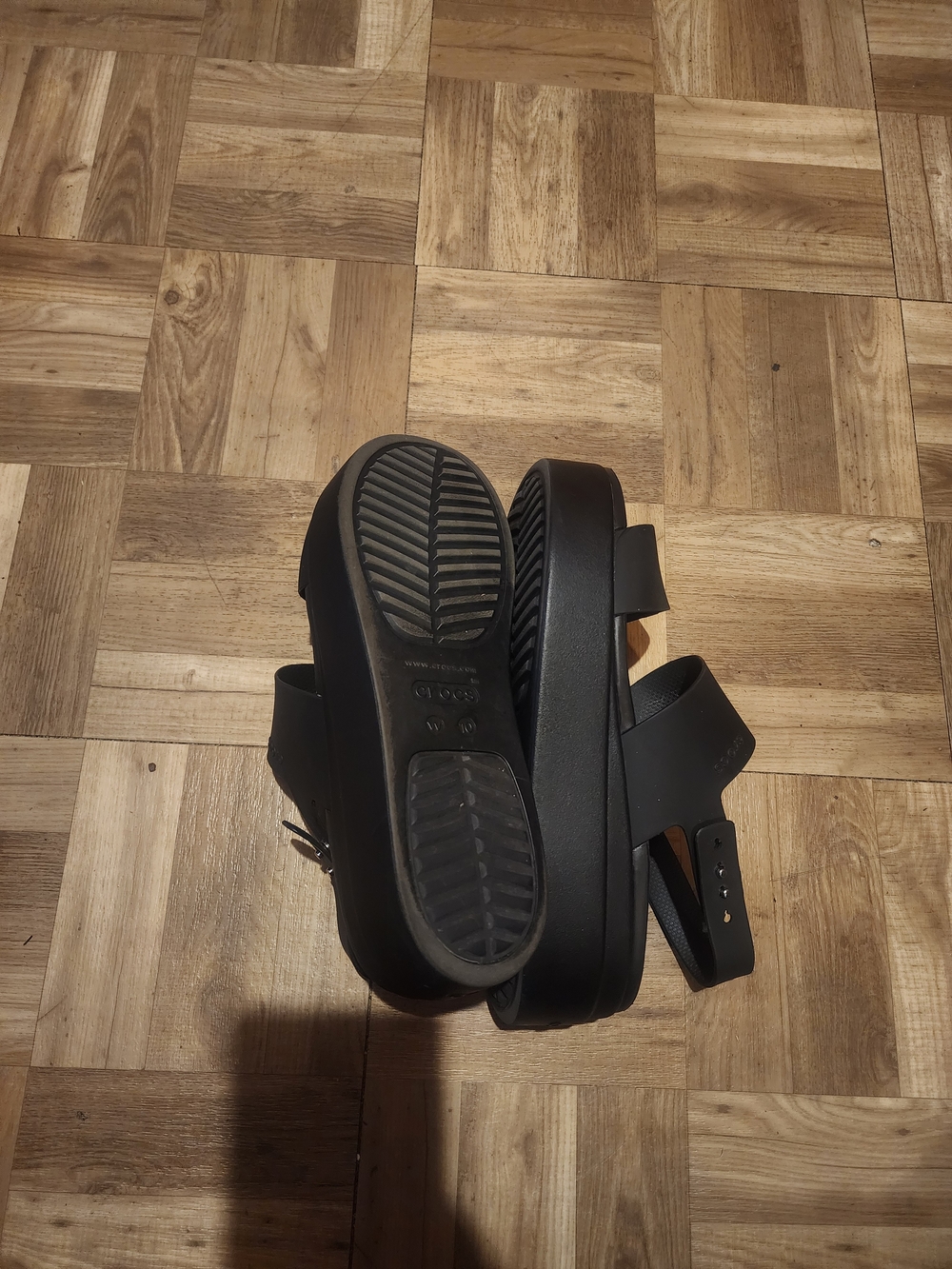 CROCS Women's Black Triple-Strap Wedge Sandals - Picture 4 of 5